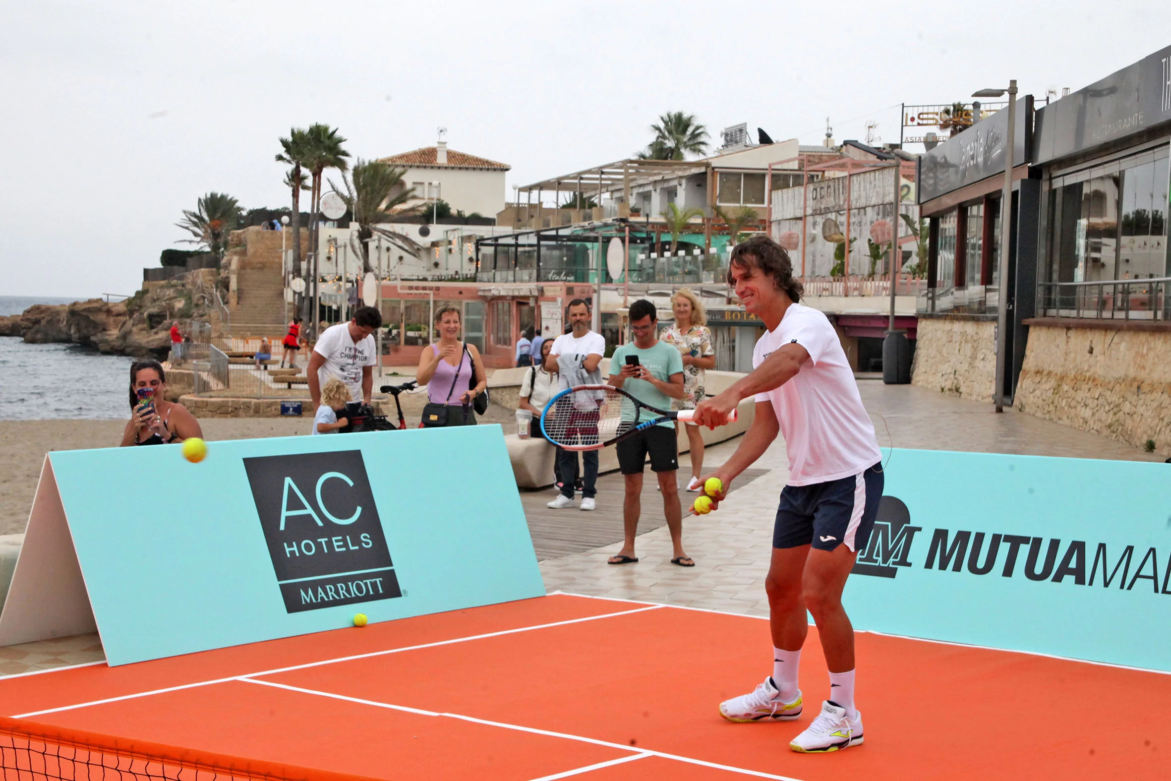 David Ferrer y Feliciano López pilotean con los niños en Xàbia (7)