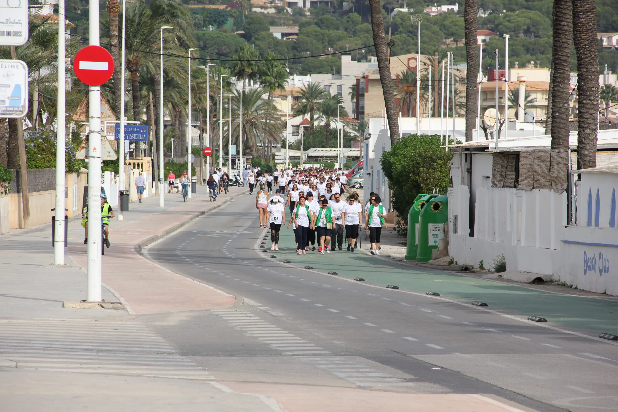 Multitudinaria Marcha contra el cáncer en Xàbia 2022 (1)