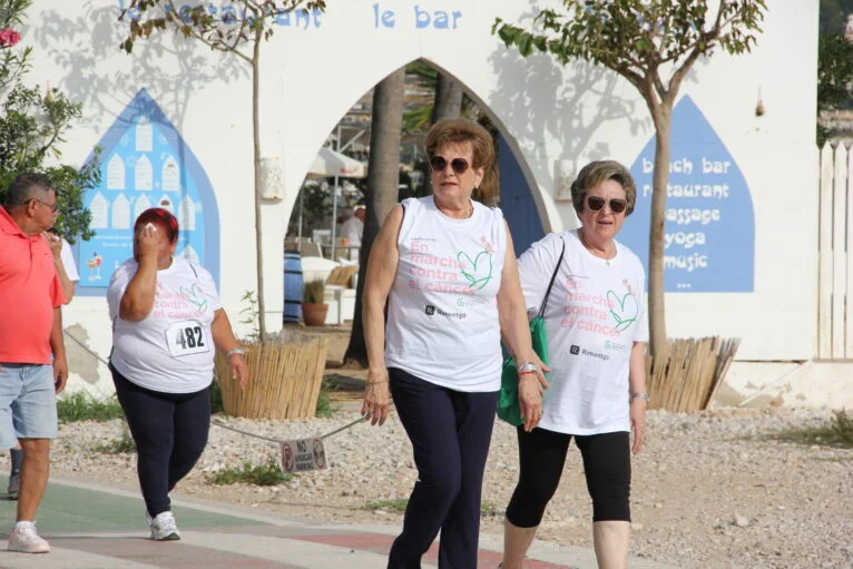 Multitudinaria Marcha contra el cáncer en Xàbia 2022 (15)