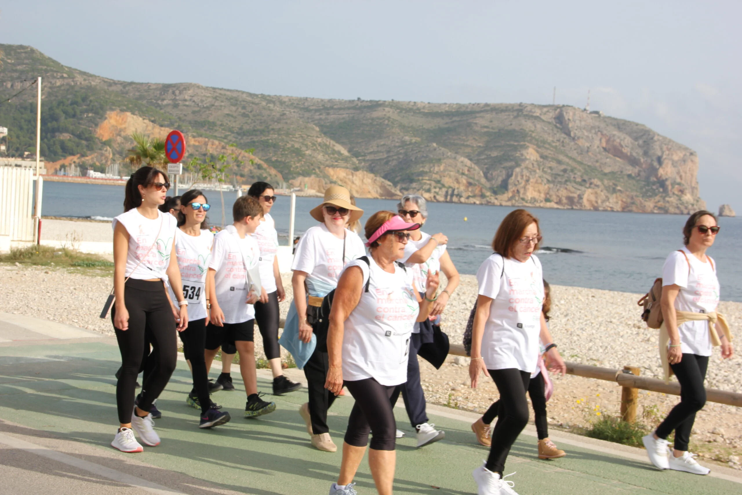 Multitudinaria Marcha contra el cáncer en Xàbia 2022 (19)