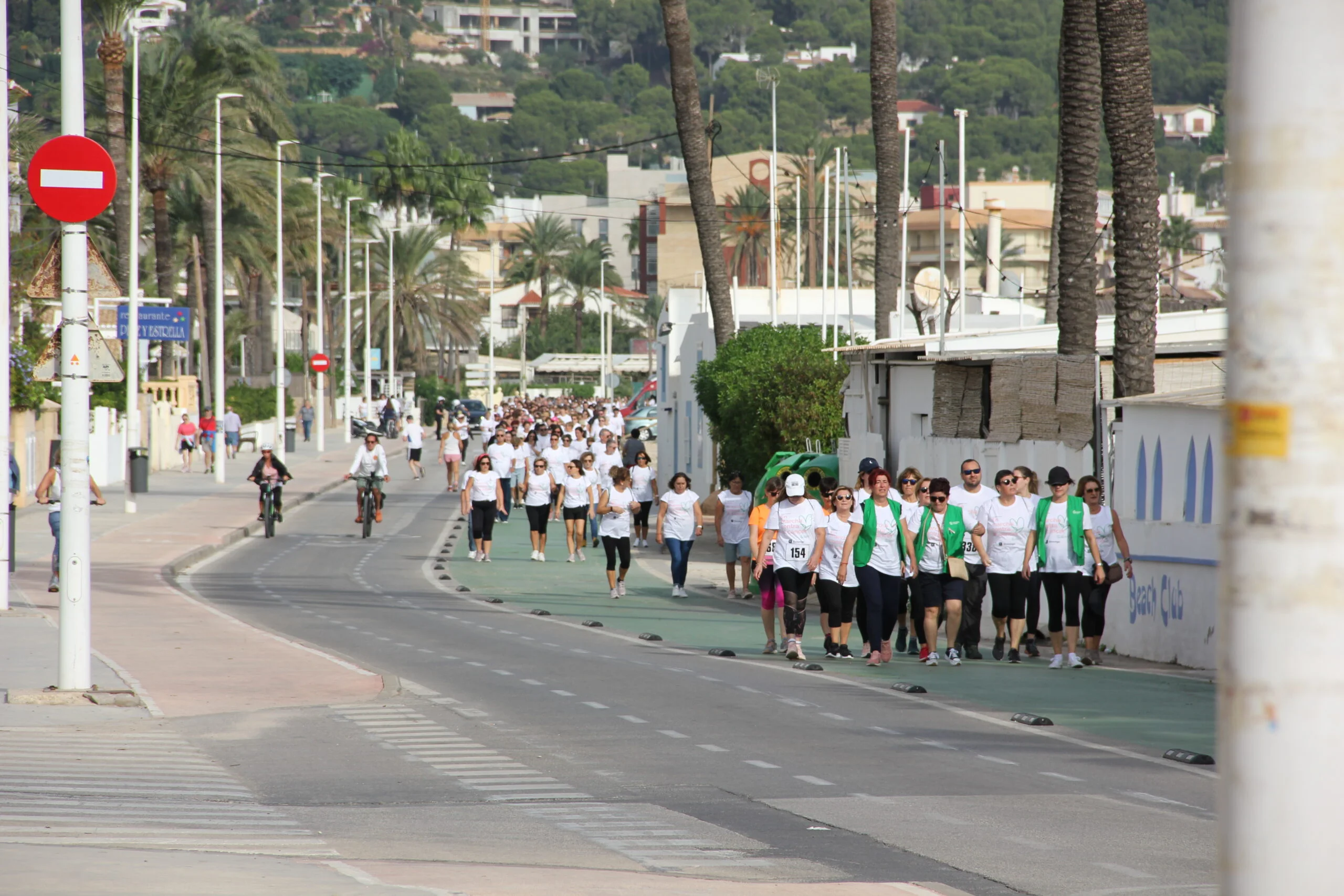 Multitudinaria Marcha contra el cáncer en Xàbia 2022 (2)