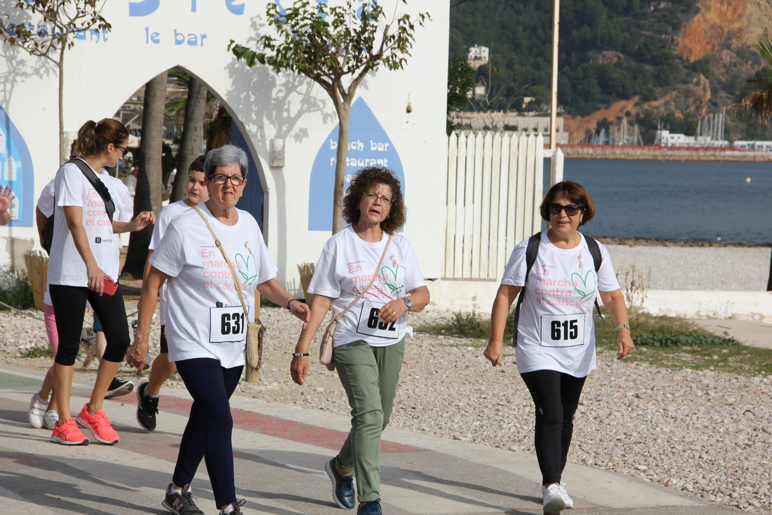 Multitudinaria Marcha contra el cáncer en Xàbia 2022 (24)