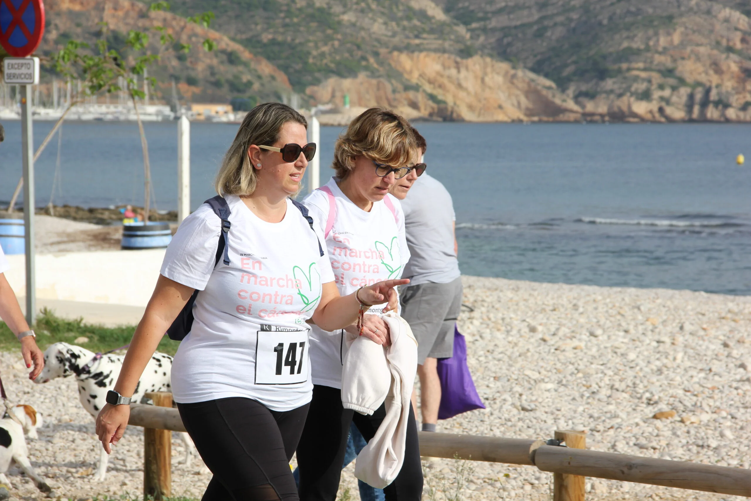 Multitudinaria Marcha contra el cáncer en Xàbia 2022 (34)