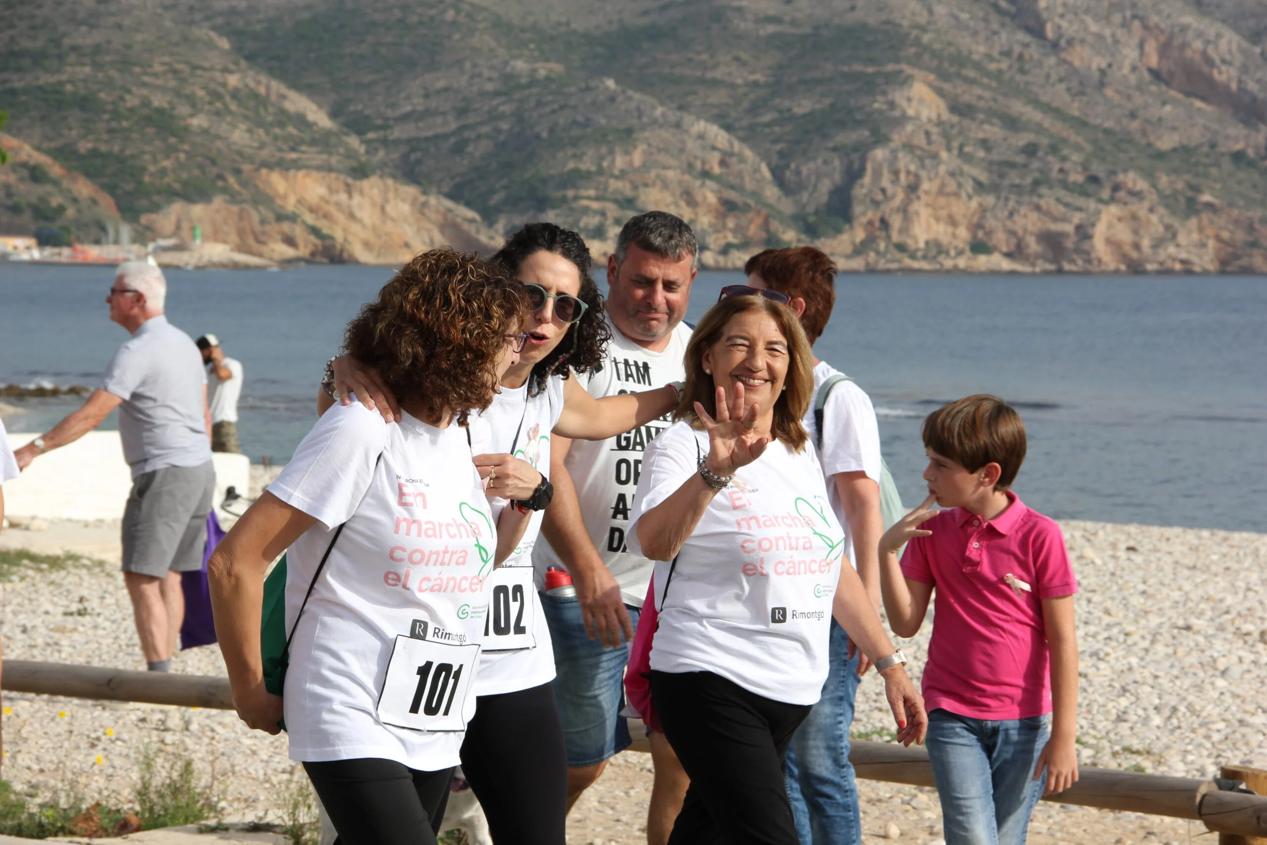 Multitudinaria Marcha contra el cáncer en Xàbia 2022 (35)