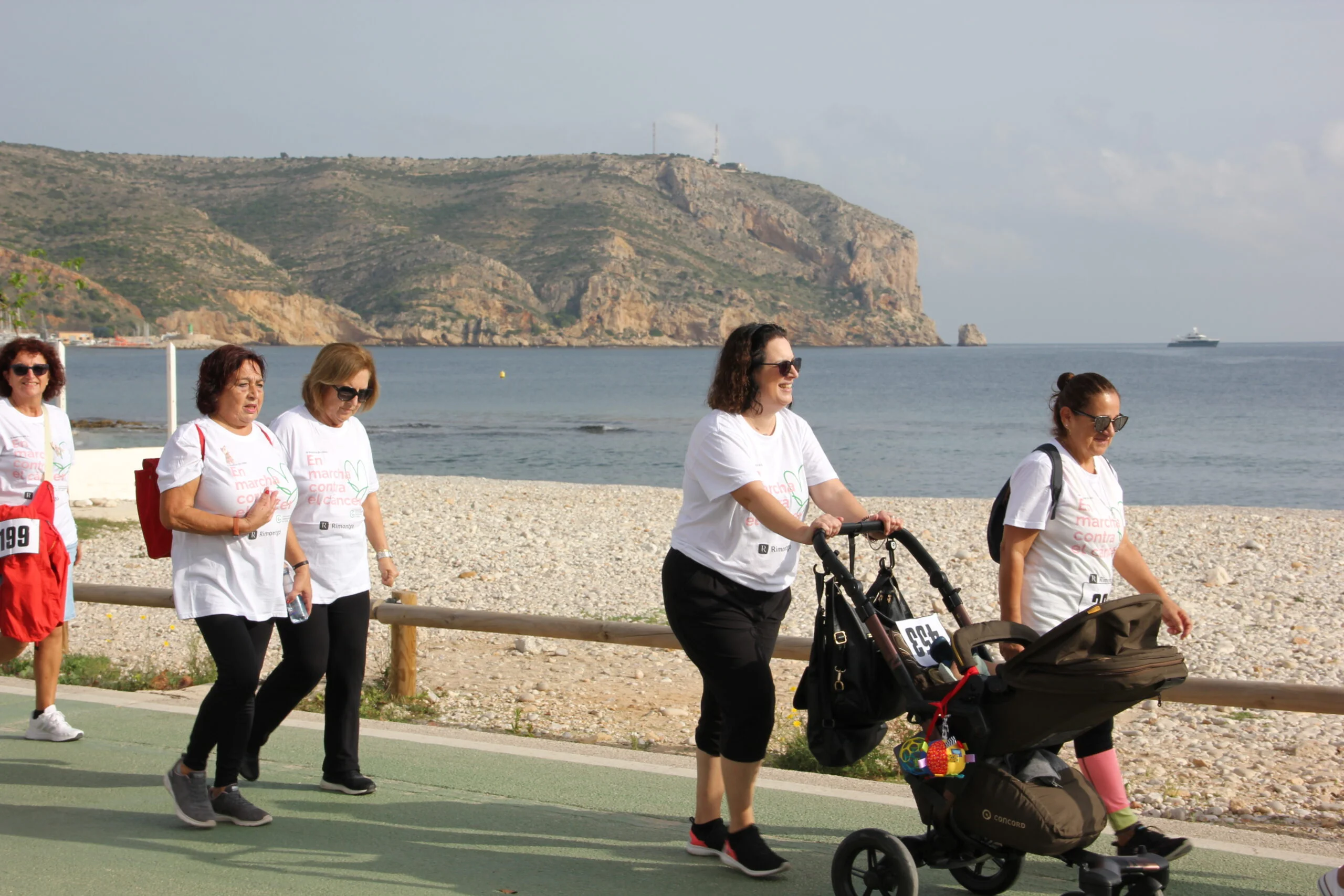 Multitudinaria Marcha contra el cáncer en Xàbia 2022 (37)