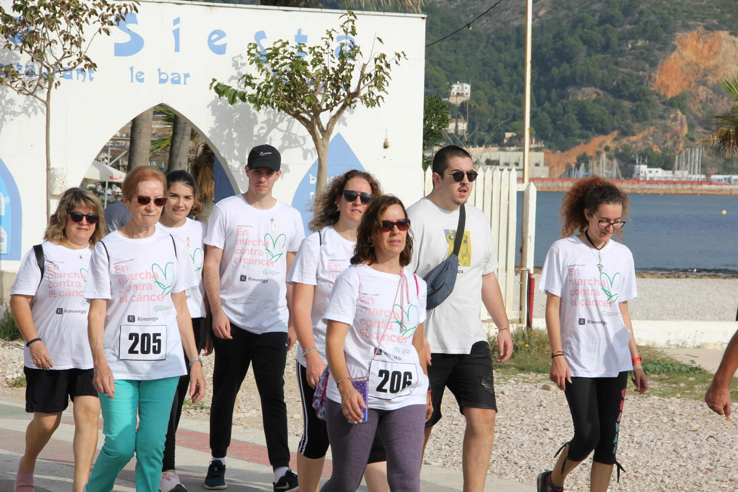 Multitudinaria Marcha contra el cáncer en Xàbia 2022 (42)