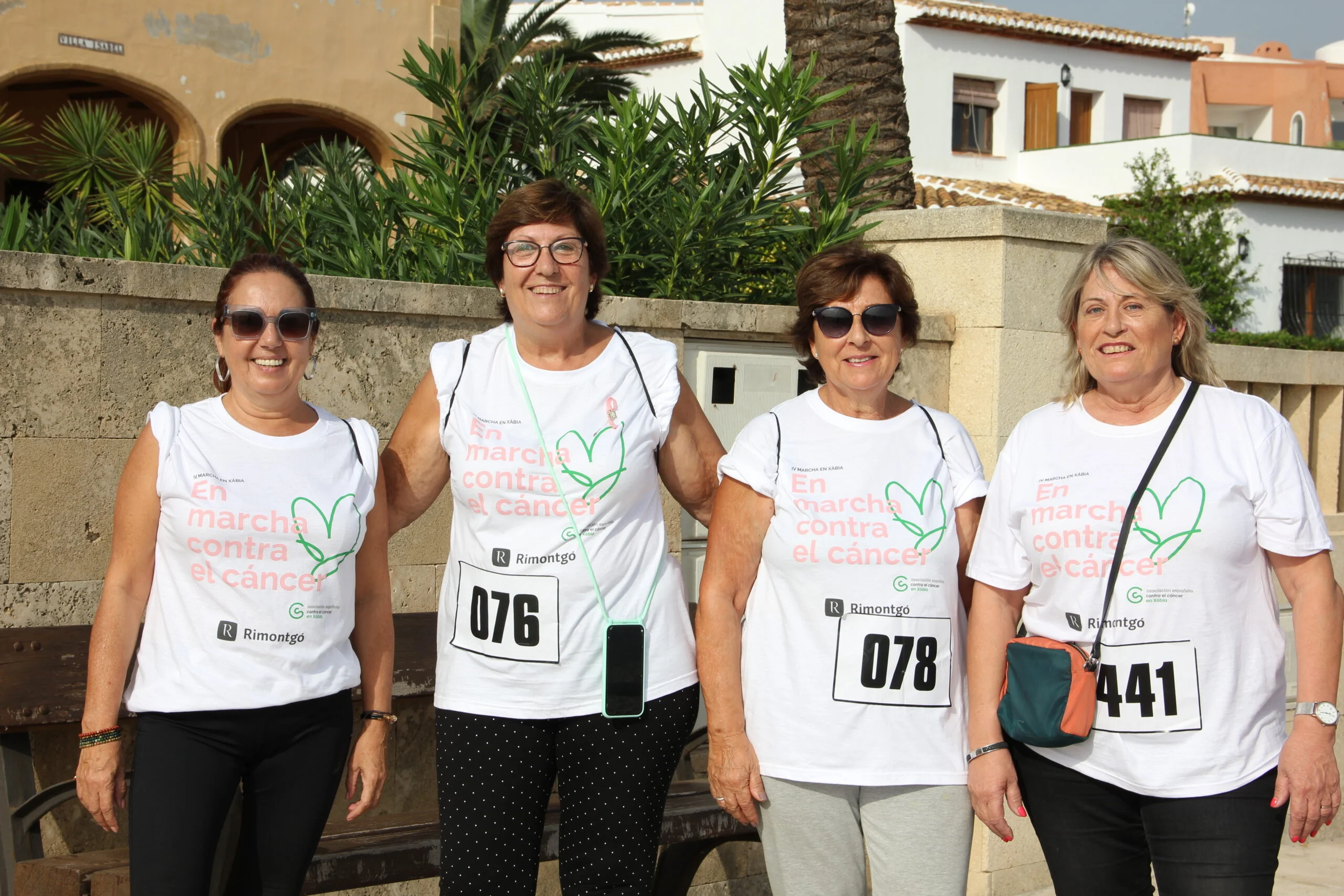 Multitudinaria Marcha contra el cáncer en Xàbia 2022 (45)