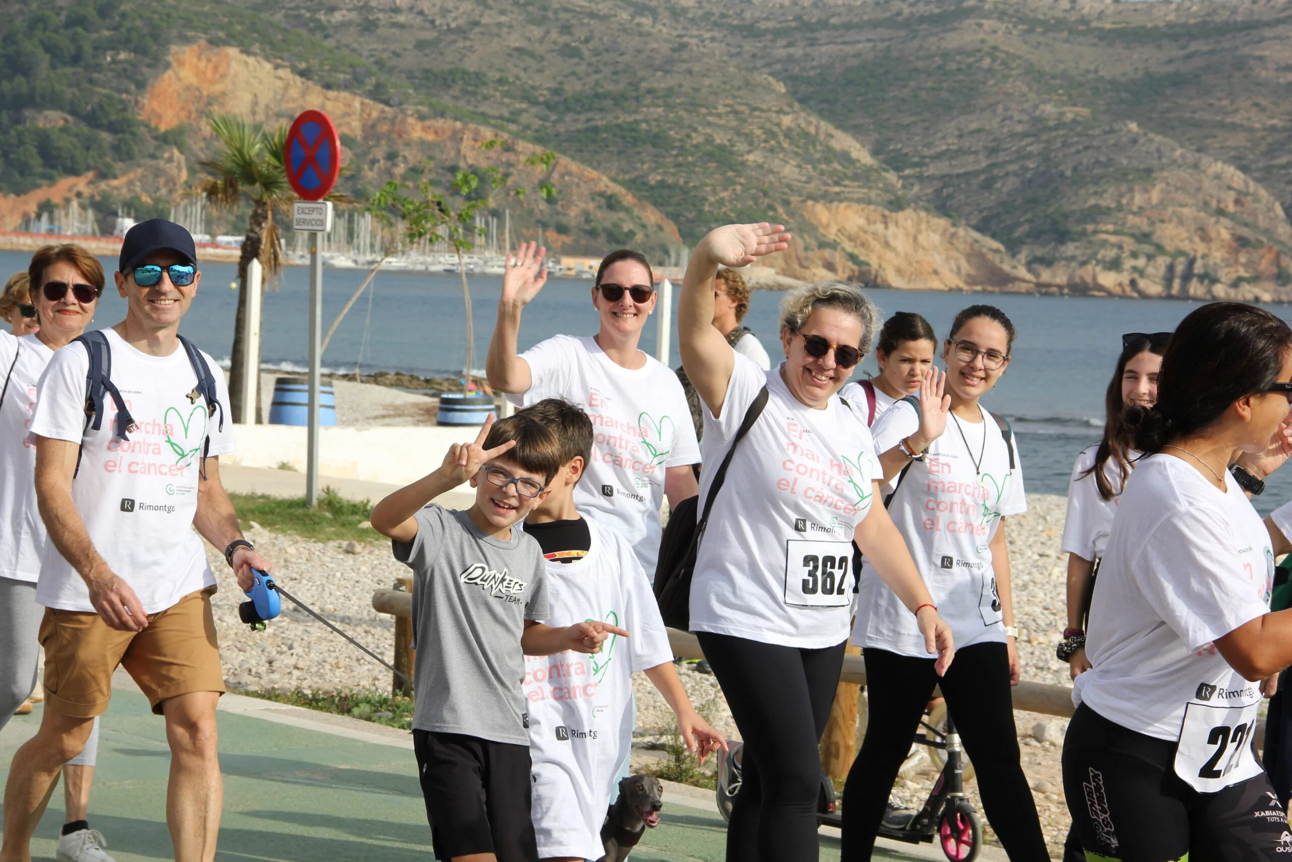 Multitudinaria Marcha contra el cáncer en Xàbia 2022 (48)