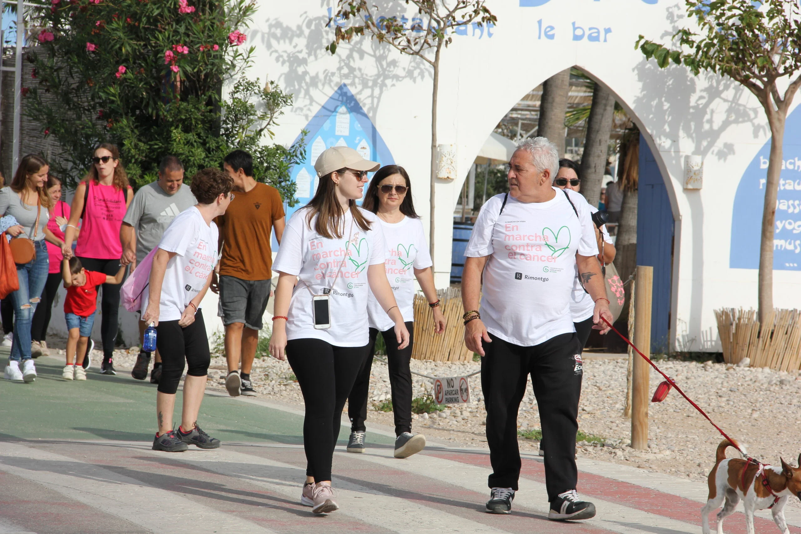 Multitudinaria Marcha contra el cáncer en Xàbia 2022 (49)