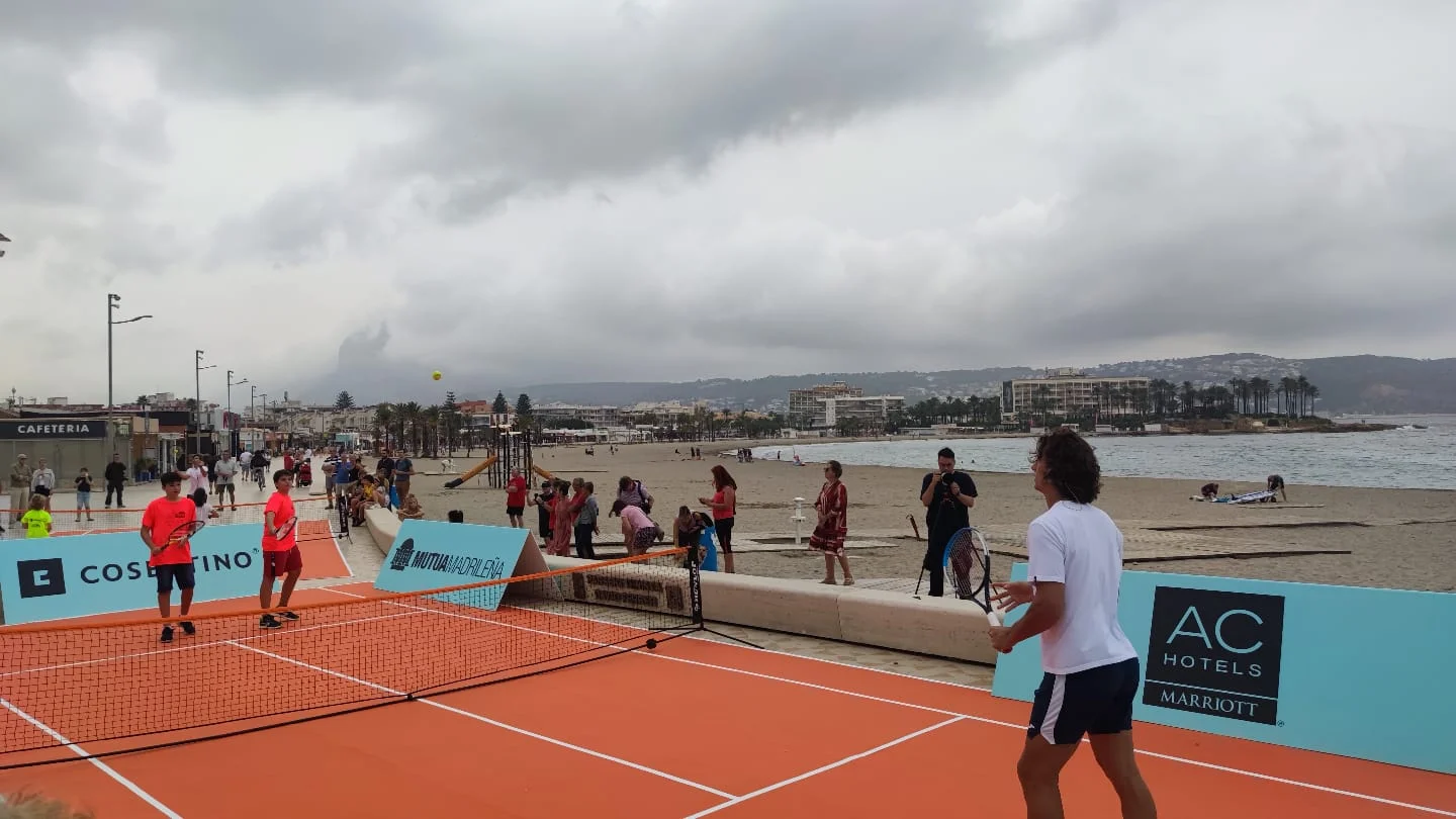 Niños jugando con Feliciano López