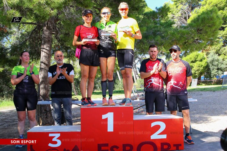 Podio mujeres en el Cross Baix Montgó 2022