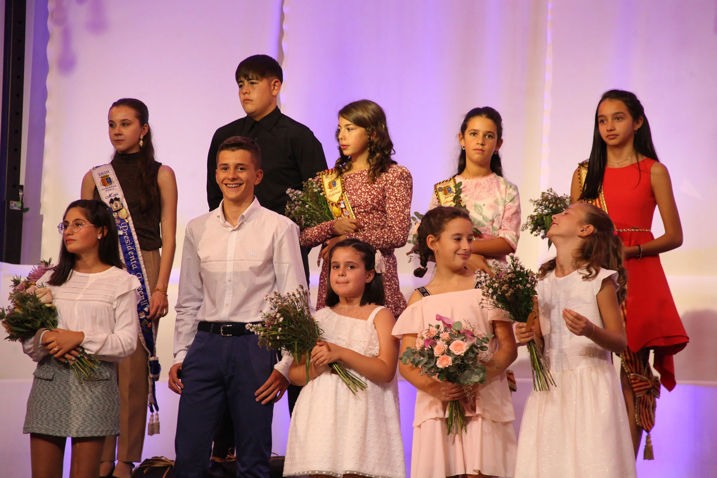 Reina infantil con sus damas y presidentes de la Comisión Juvenil 2023