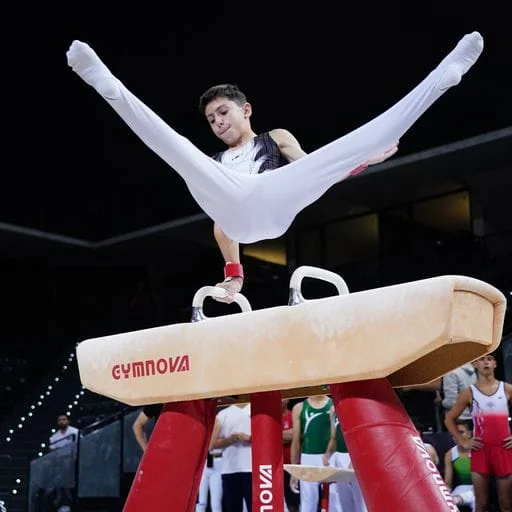 El gimnasta Adrián Larrosa