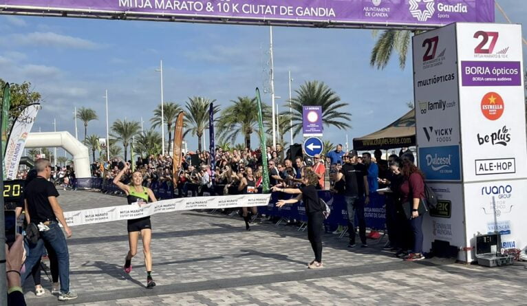 MªIsabel Ferrer cruza la meta con el primer puesto