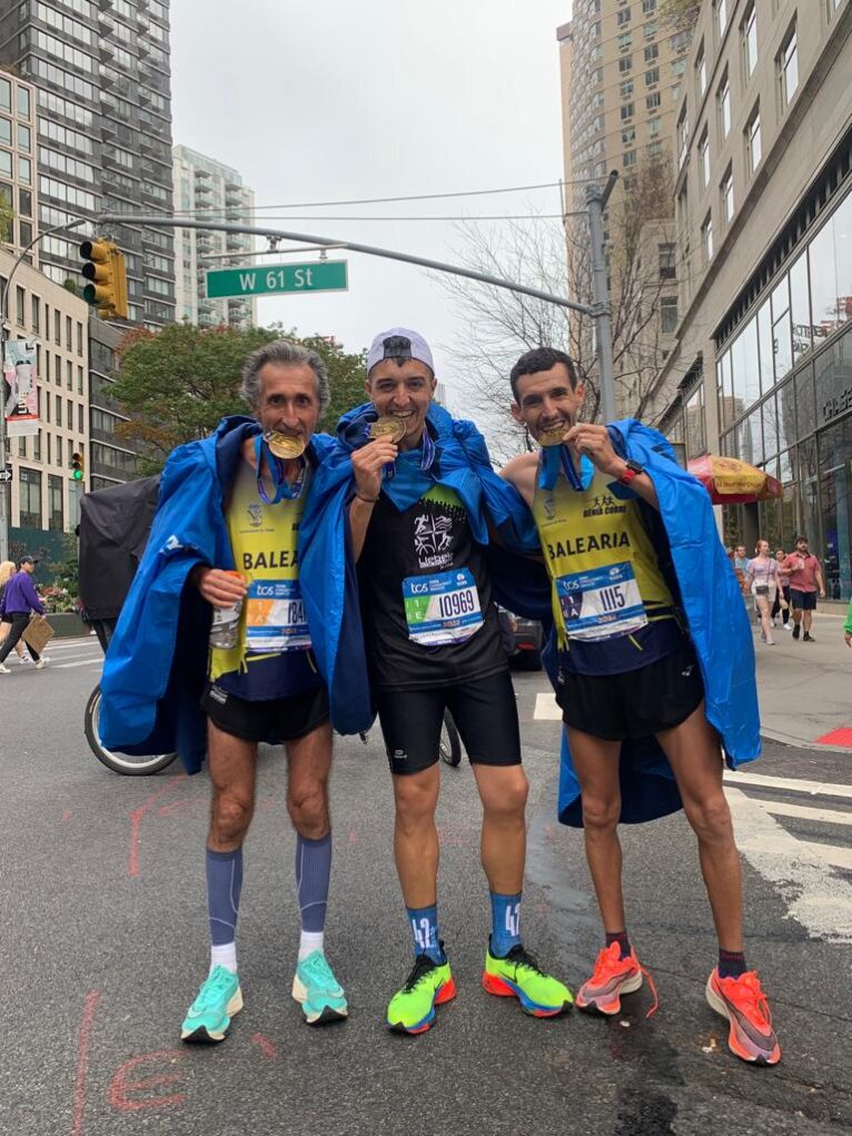 Moha, Aarón y Víctor tras realizar el Maratón de NY