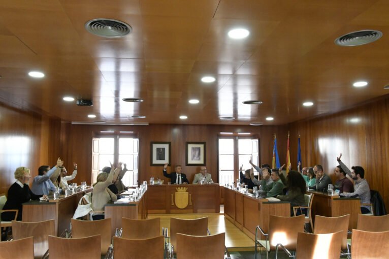 Votación a las medidas fiscales en el pleno de Xàbia