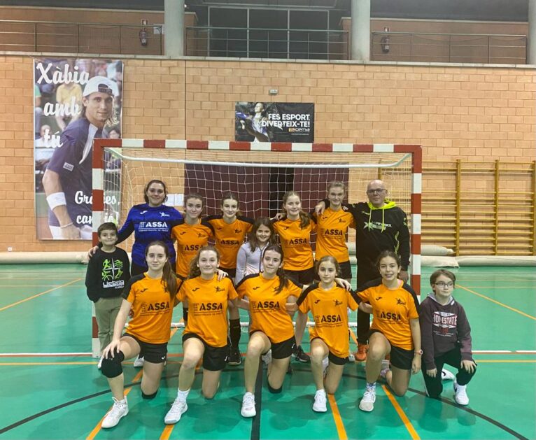 Equipo Infantil de Handbol Xàbia que lucha por el campeonato provincial