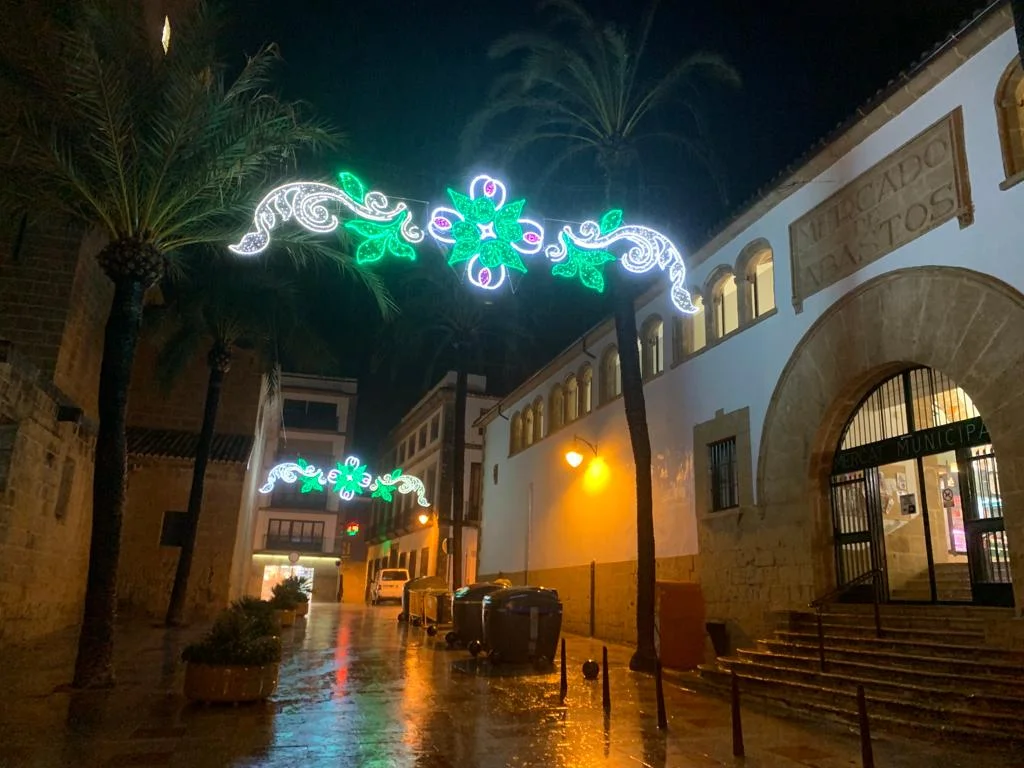 Iluminación navideña en la Plaza Celestino Pons