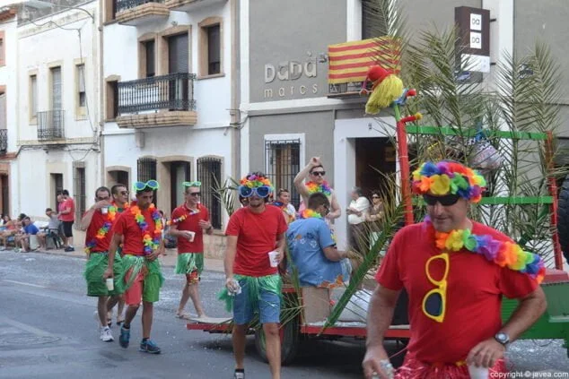 Imagen: Miembros de una peña de Xàbia