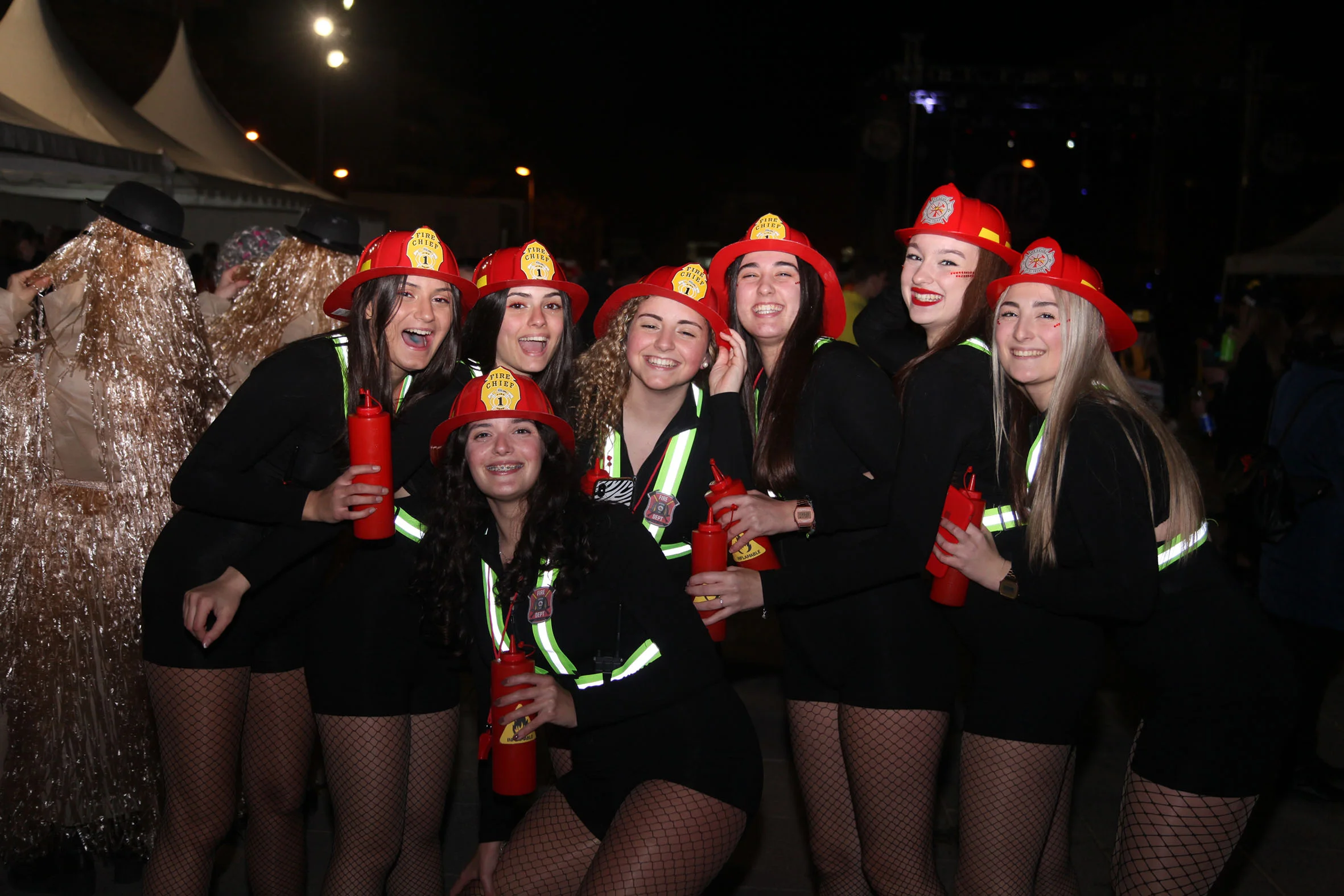 Grupo de amigas en el Carnaval Xàbia 2023