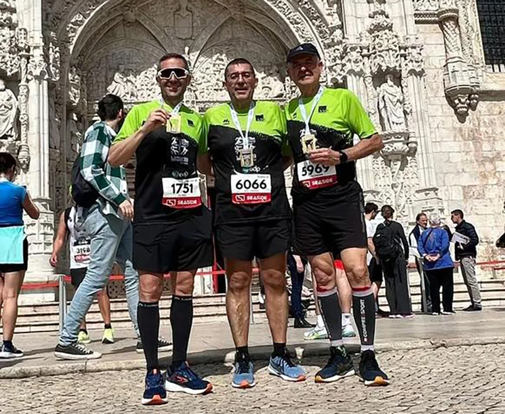 Atletas del Llebeig tras finalizar la Media Maratón de Lisboa-