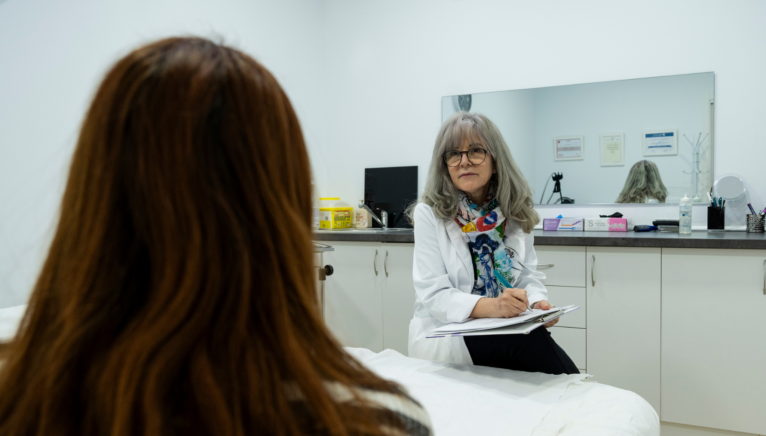 Confianza y seguridad con la Doctora Zenia en Clínica Flores de Apodaca