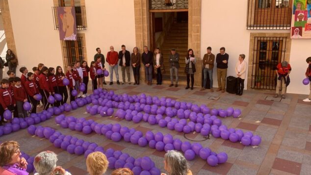 Imagen: Lectura del manifiesto en el acto del 8M