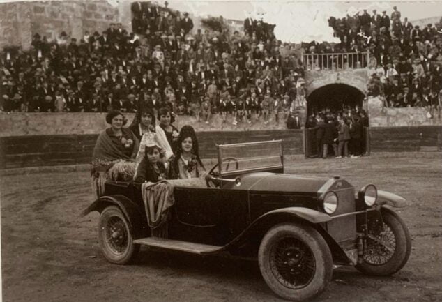 Imagen: Acto de inauguración de la Plaza de Toros de Jávea en 1916 | Foto Fundación Cirne