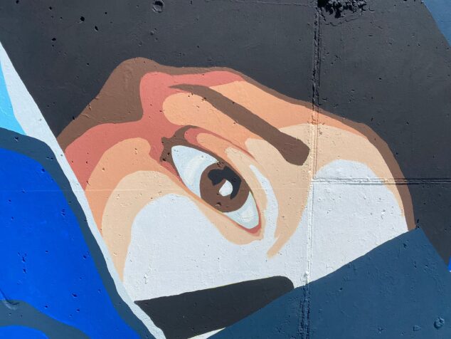 Imagen: Detalle de una parte del mural en el que se observa la conectividad con el móvil