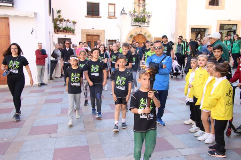 Llegada de la antorcha a la plaza del ayuntamiento