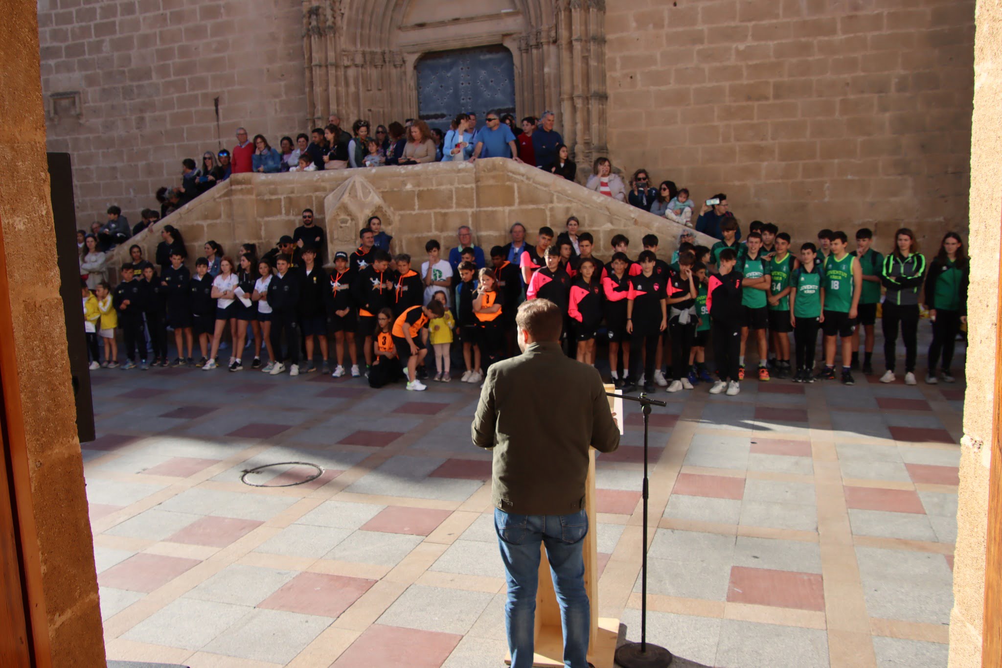 Los clubs de Xàbia en el acto de llegada de la antorcha dels Jocs Olimpics Marina Alta