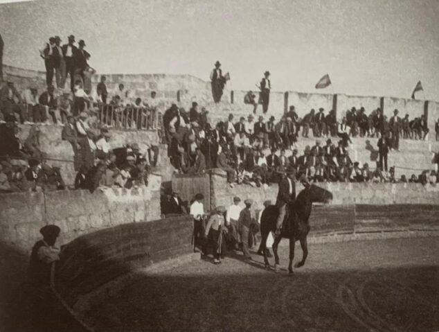 Imagen: Plaza de Toros de Xàbia en 1920 | Foto libro 'Aquell Poble'