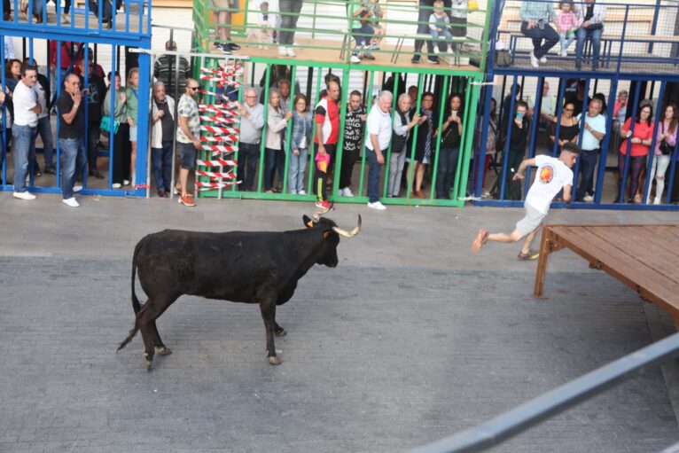 Primera sesión taurina dels Bous al Carrer en las fiestas de Jesús Nazareno 2023 (12)