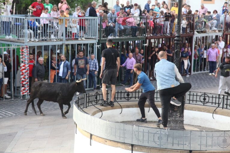 Primera sesión taurina dels Bous al Carrer en las fiestas de Jesús Nazareno 2023 (13)