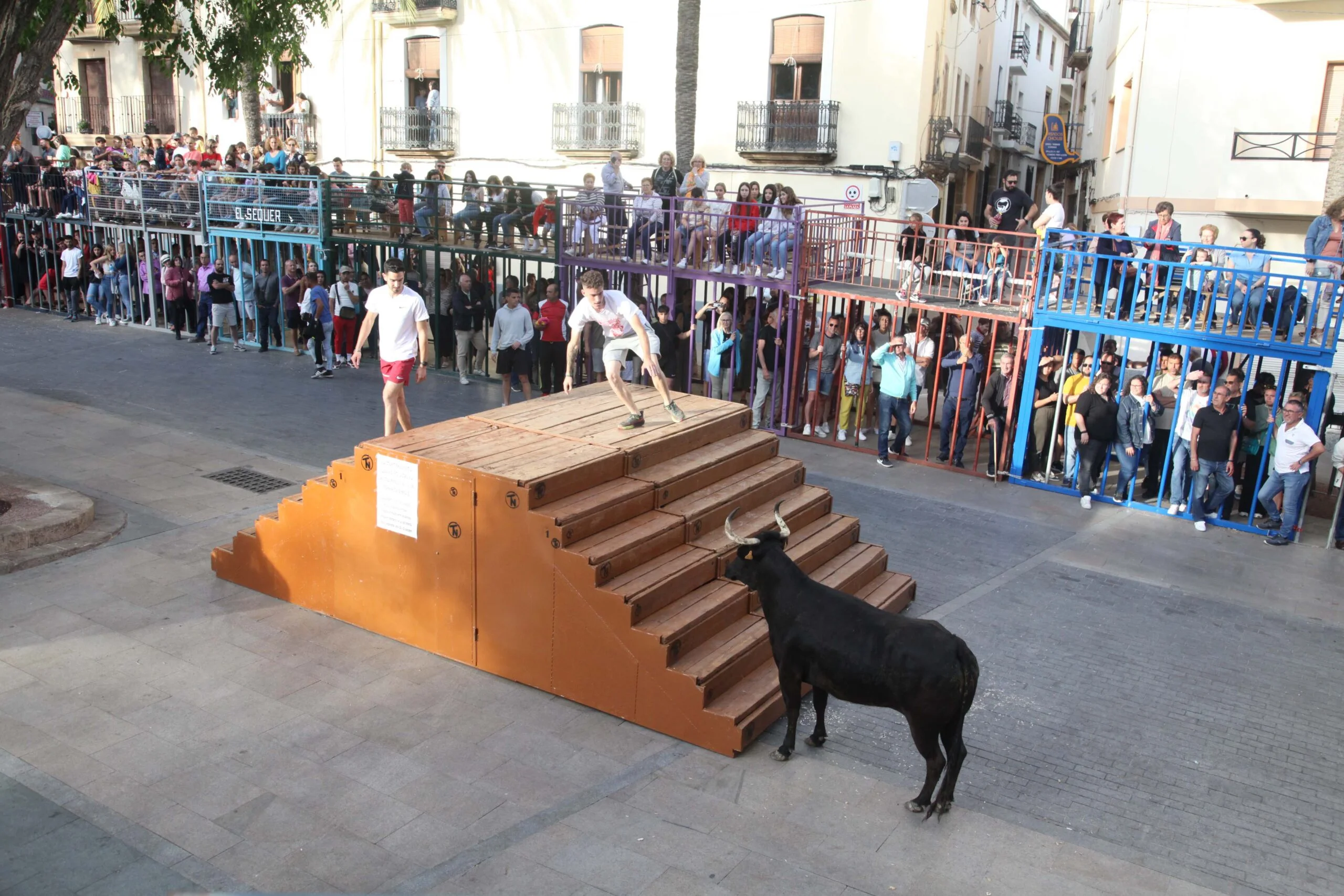 Primera sesión taurina dels Bous al Carrer en las fiestas de Jesús Nazareno 2023 (22)