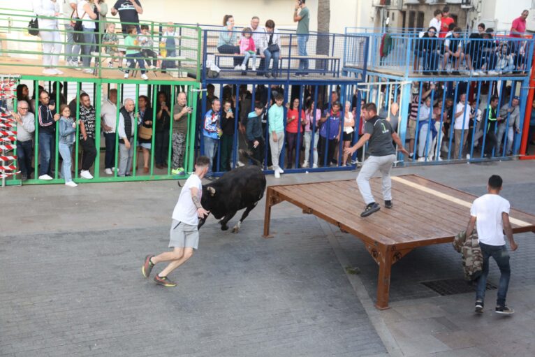 Primera sesión taurina dels Bous al Carrer en las fiestas de Jesús Nazareno 2023 (24)