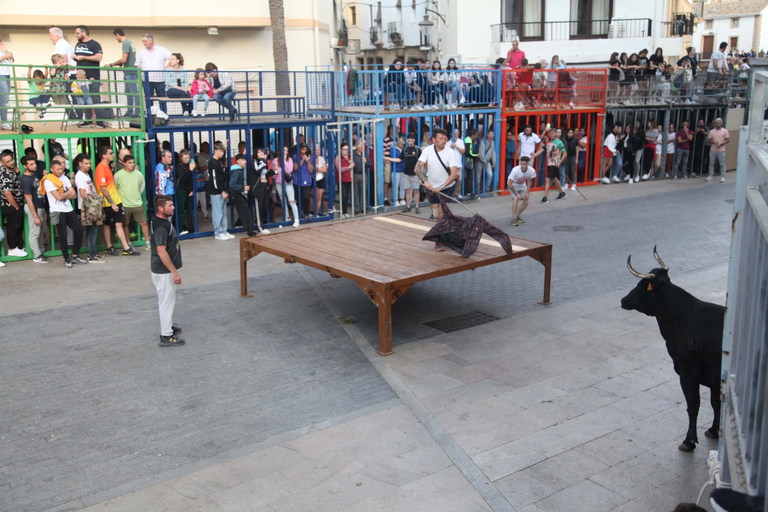 Primera sesión taurina dels Bous al Carrer en las fiestas de Jesús Nazareno 2023 (25)