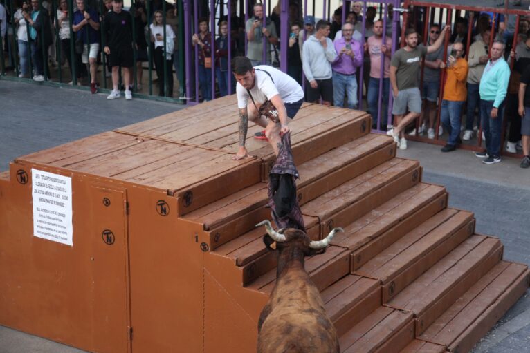 Primera sesión taurina dels Bous al Carrer en las fiestas de Jesús Nazareno 2023 (33)