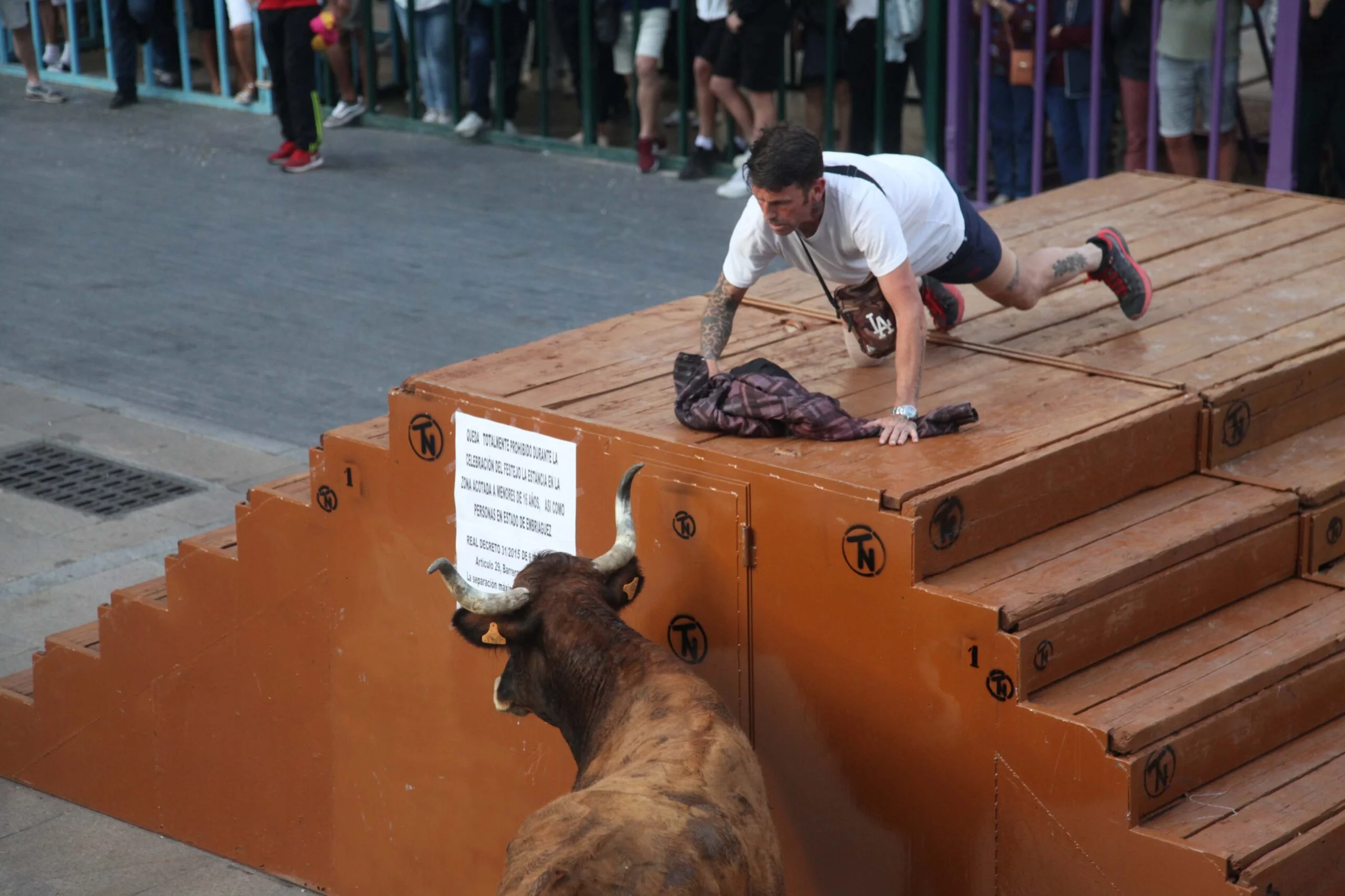 Primera sesión taurina dels Bous al Carrer en las fiestas de Jesús Nazareno 2023 (34)