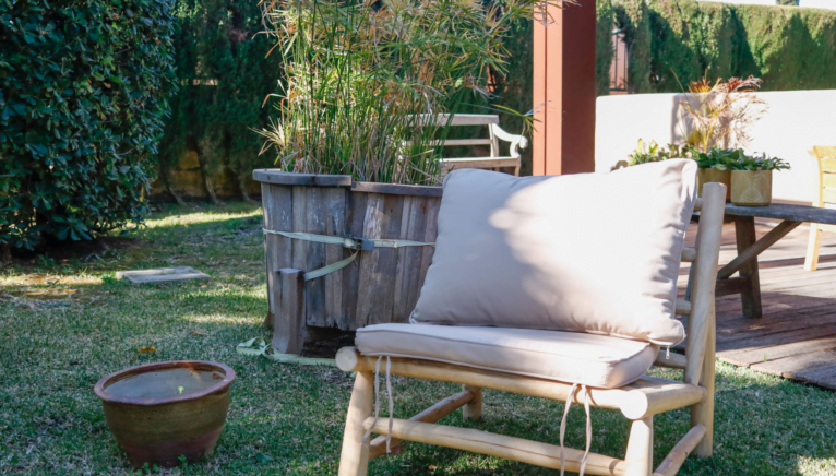 Dale un toque único al jardín de tu casa con estos muebles