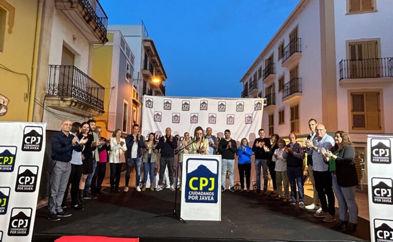 Equipo de Ciudadanos por Jávea en el mitin de la Placeta del Convent