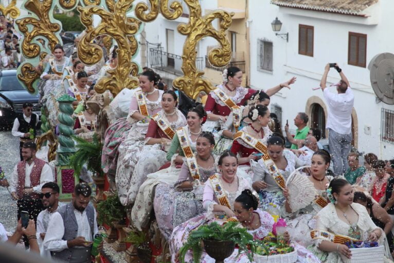 Desfile carrozas Fogueres Xàbia 2023 (12)