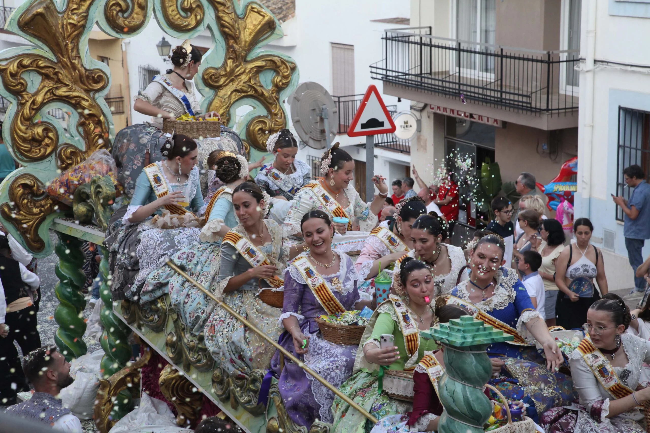 Desfile carrozas Fogueres Xàbia 2023 (14)