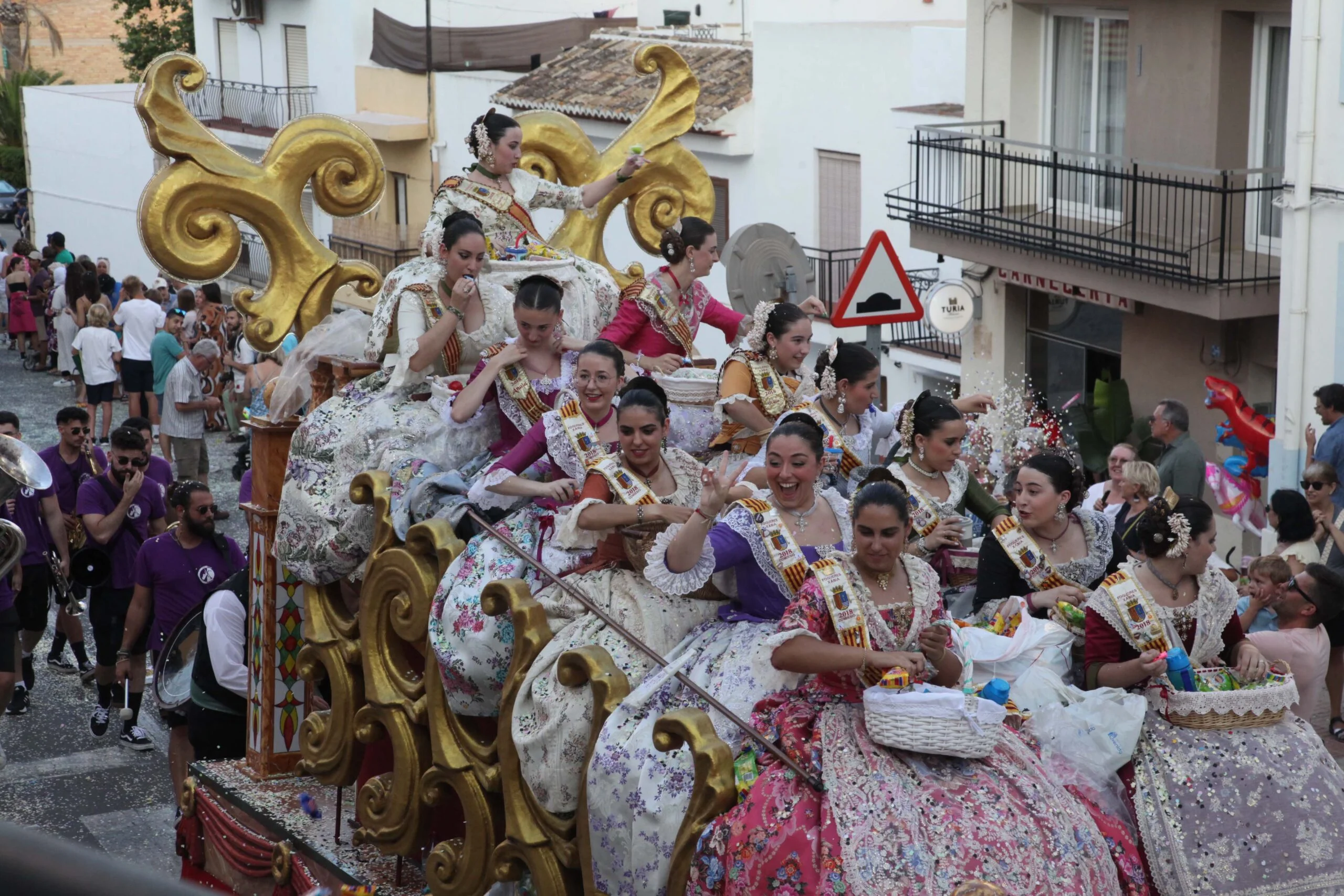 Desfile carrozas Fogueres Xàbia 2023 (18)