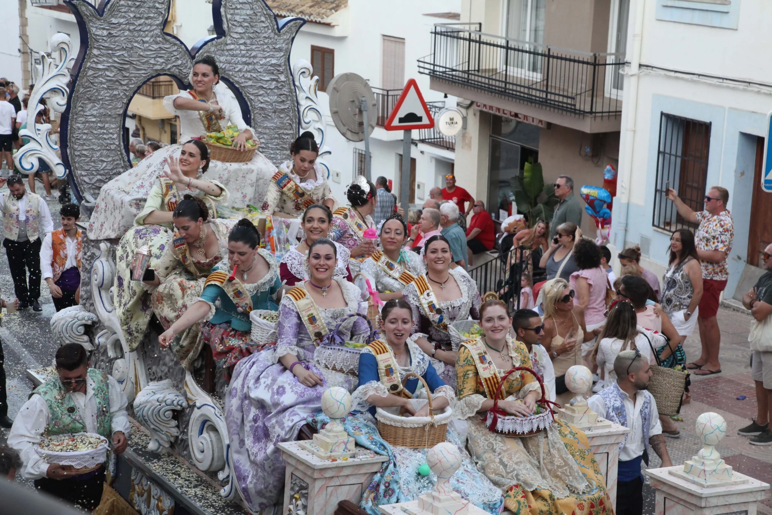 Desfile carrozas Fogueres Xàbia 2023 (23)