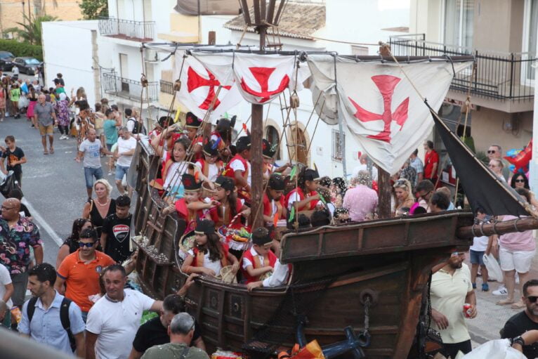 Desfile carrozas Fogueres Xàbia 2023 (3)