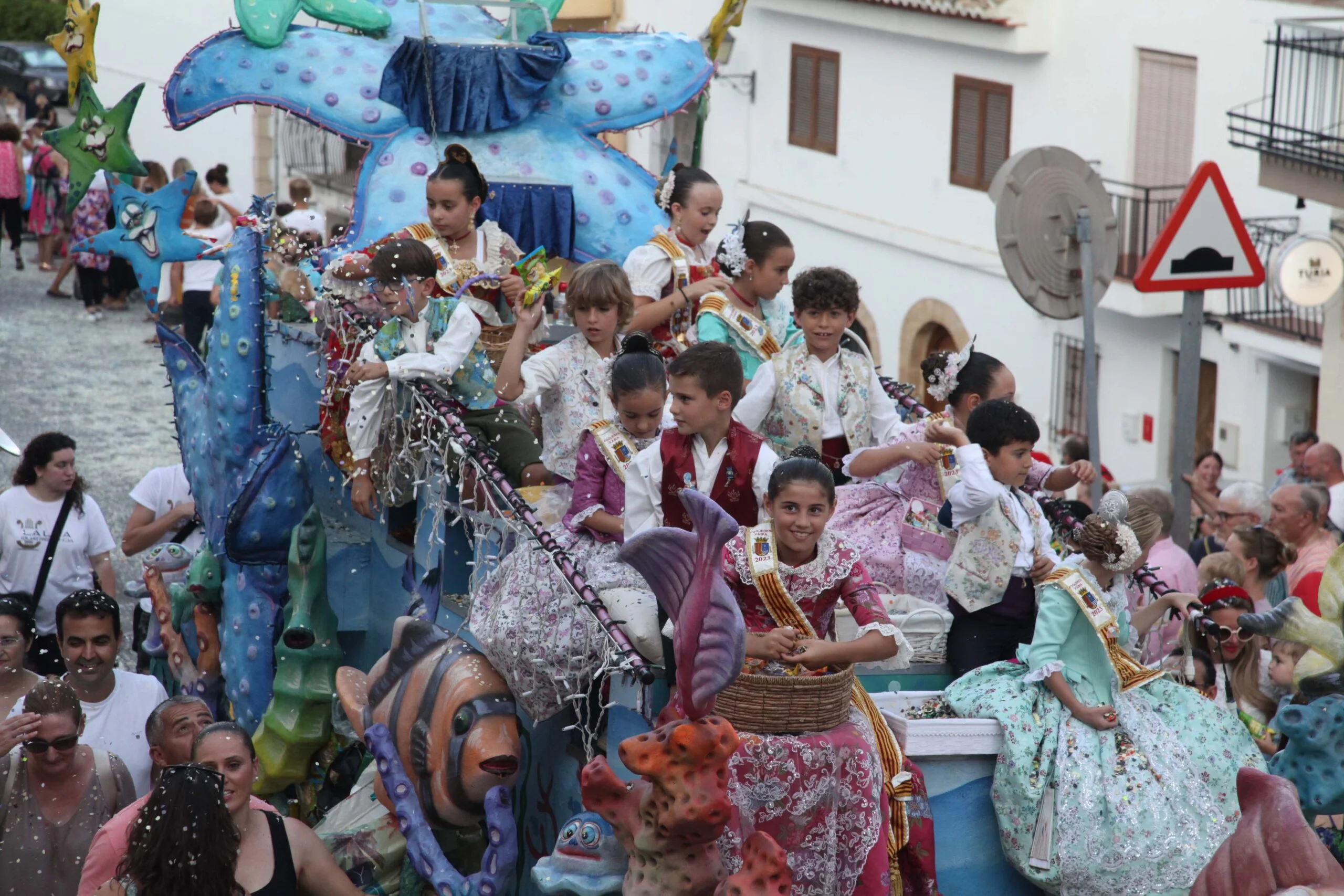 Desfile carrozas Fogueres Xàbia 2023 (34)