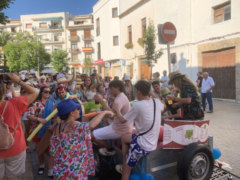 Desfile de peñas Fogueres Xàbia 2023 (2)