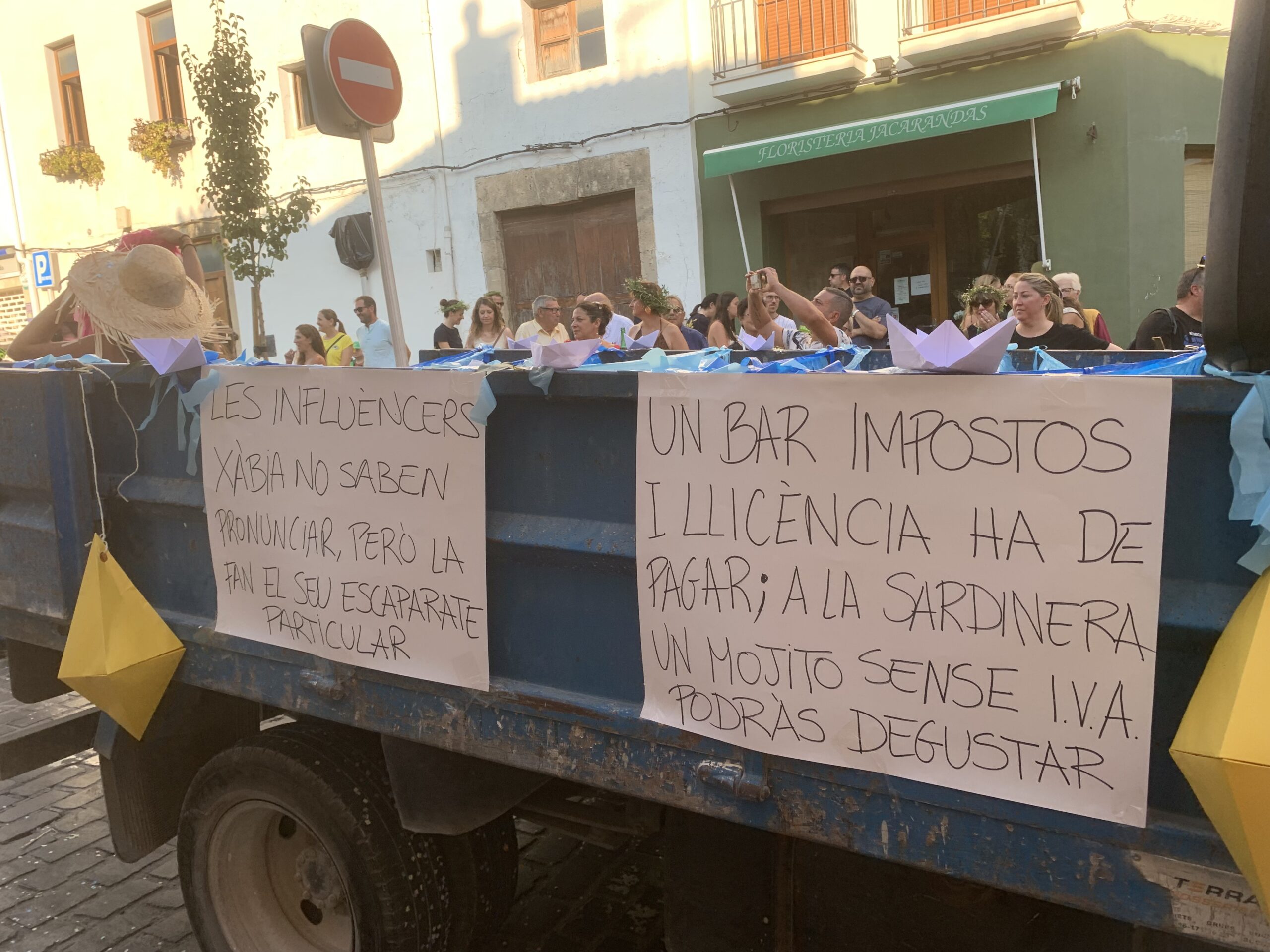 Desfile de peñas Fogueres Xàbia 2023 (31)