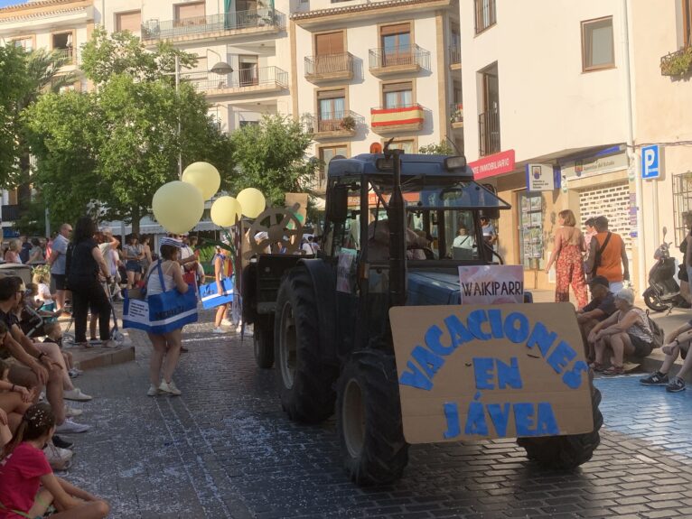 Desfile de peñas Fogueres Xàbia 2023 (35)